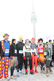 gut kostümiert waren auch die Teilnehmer am Faschingslauf (Foto. MartiN Schmitz)